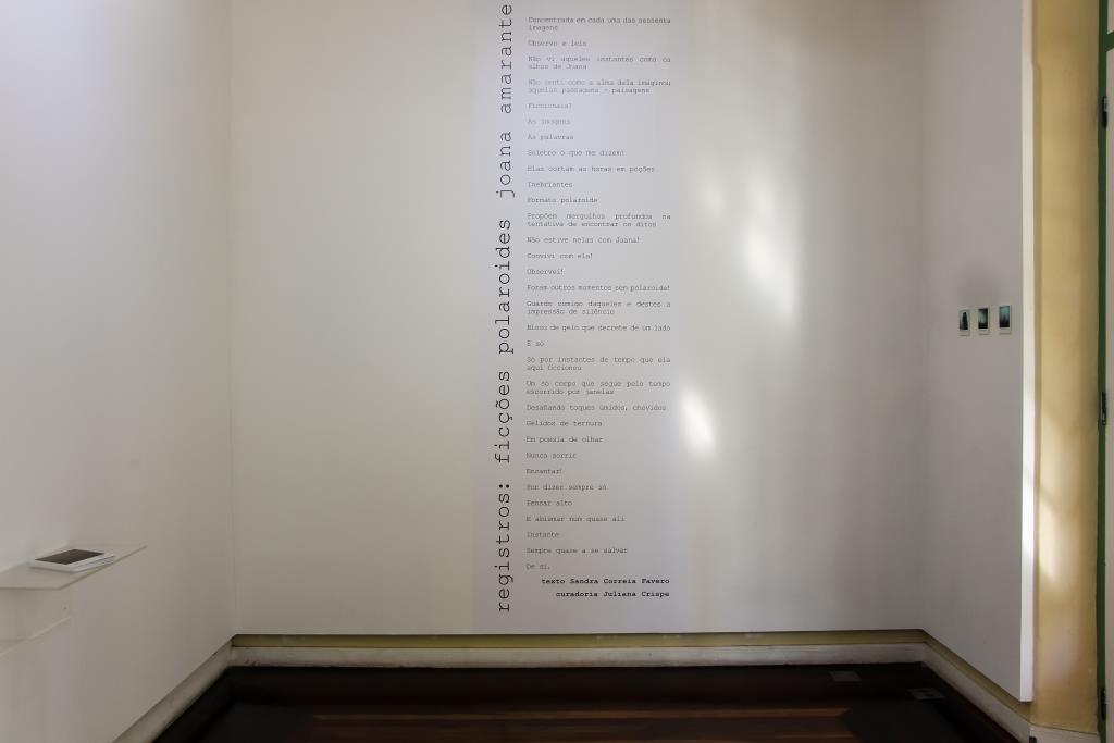 Exposição Registros: Ficções Polaroides, de Joana Amarante.