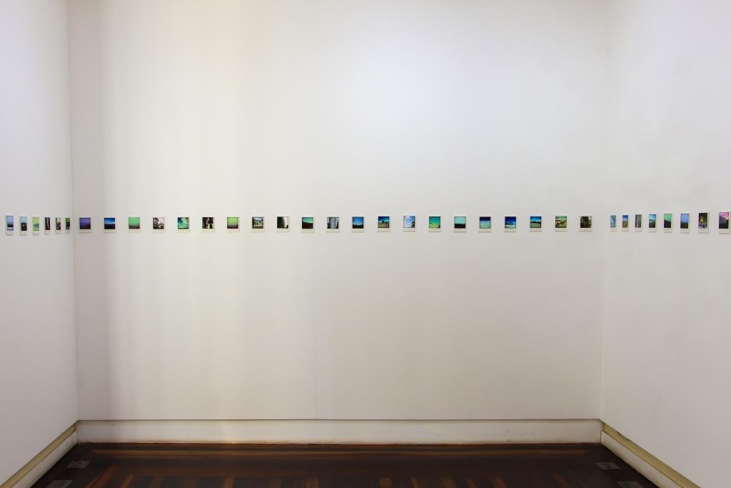 Exposição Registros: Ficções Polaroides, de Joana Amarante.