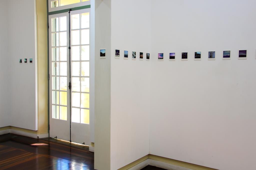 Exposição Registros: Ficções Polaroides, de Joana Amarante.