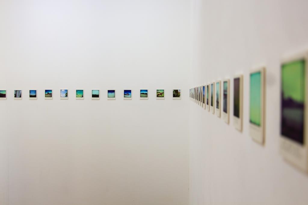 Exposição Registros: Ficções Polaroides, de Joana Amarante.