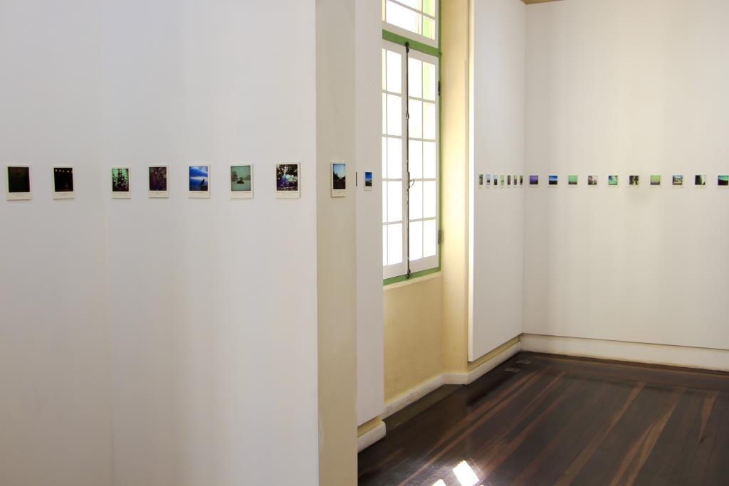 Exposição Registros: Ficções Polaroides, de Joana Amarante.