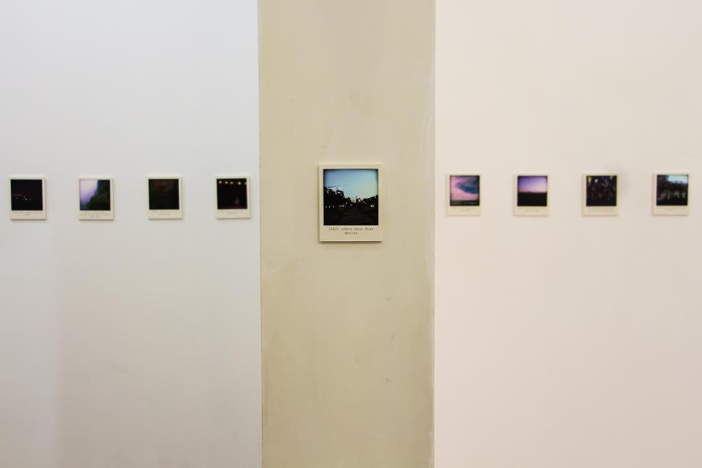 Exposição Registros: Ficções Polaroides, de Joana Amarante.