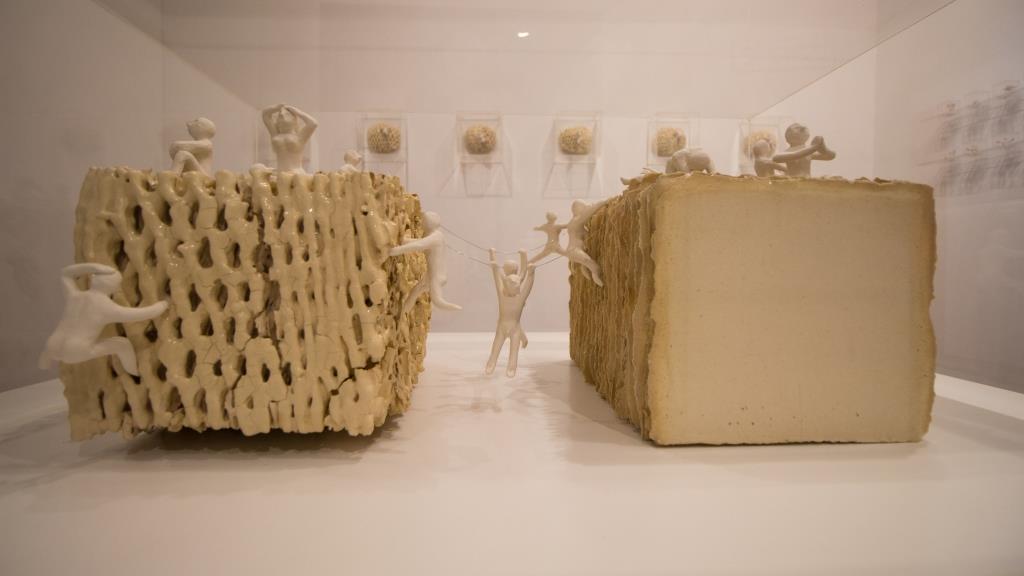 Exposição Íntimo Plural, de Sara Ramos.