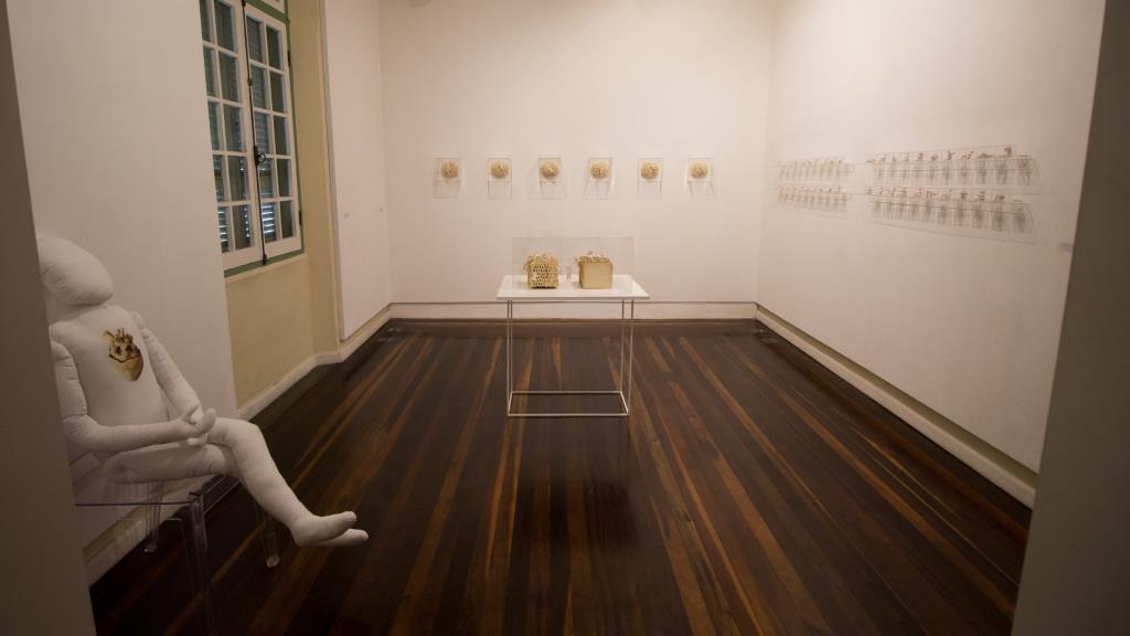 Exposição Íntimo Plural, de Sara Ramos.