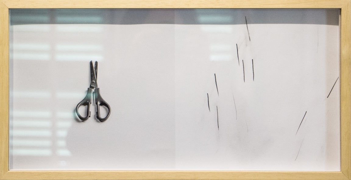 Desenho de objeto IV, impressão e grafite sobre papel, 20 x 40 cm, 2017.