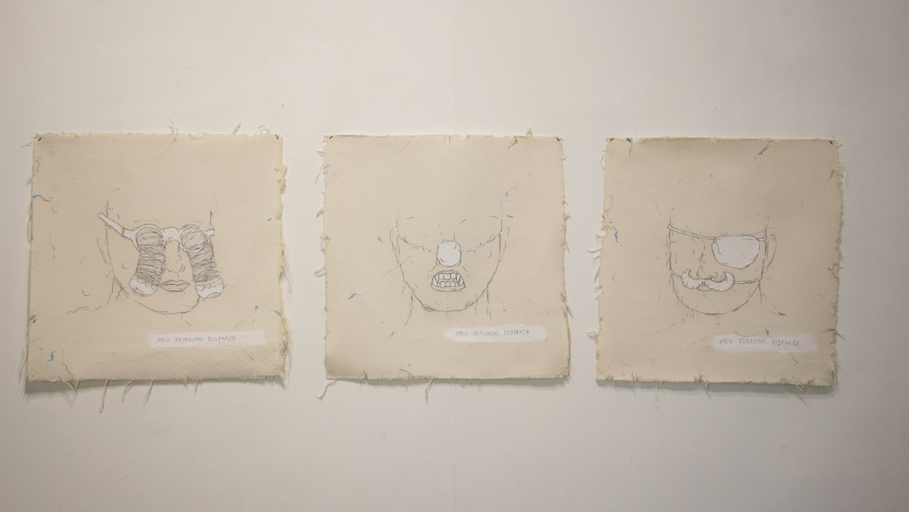 Exposição Corpo vencido, de Júnior Suci.