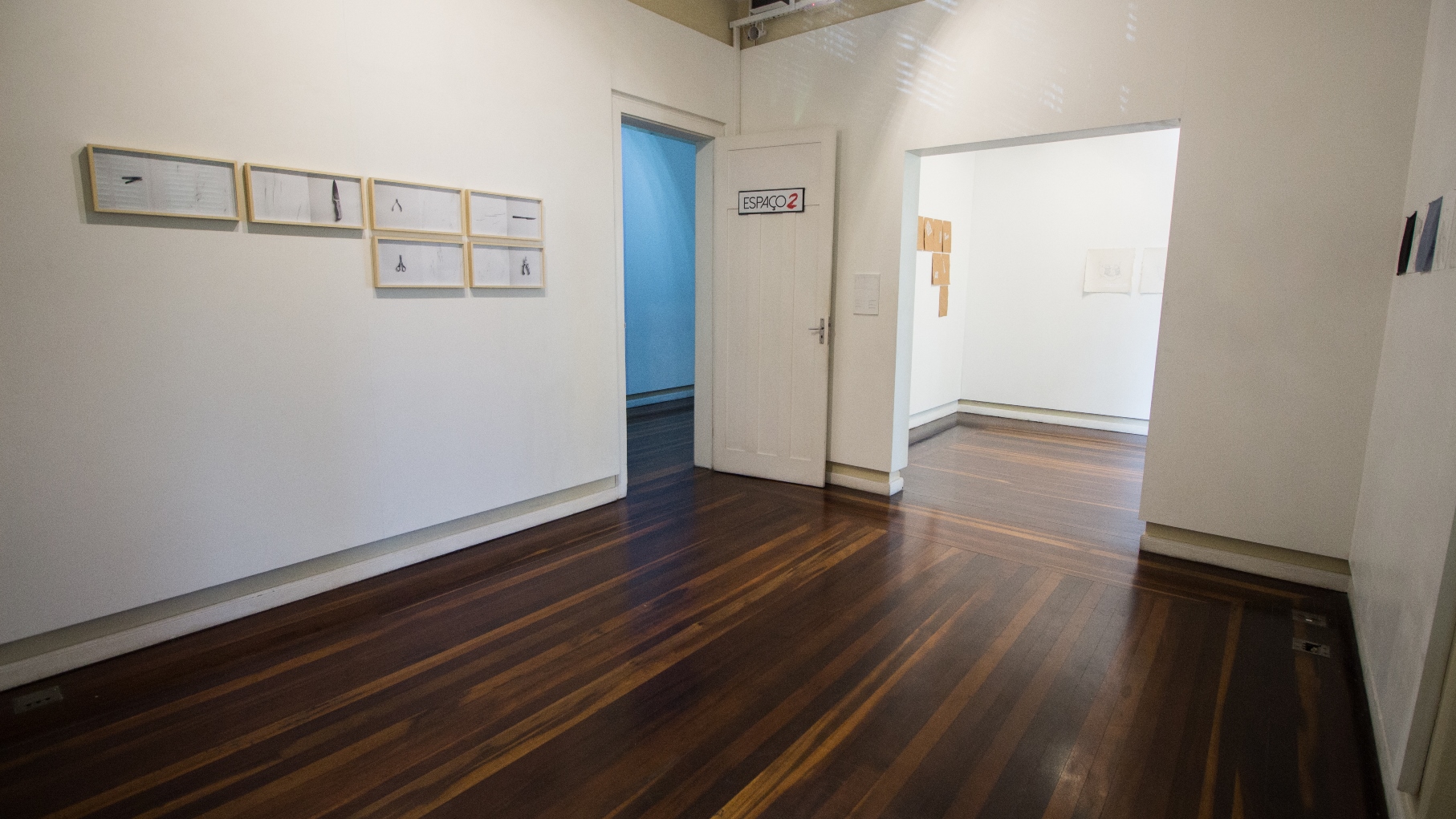 Exposição Corpo vencido, de Júnior Suci.