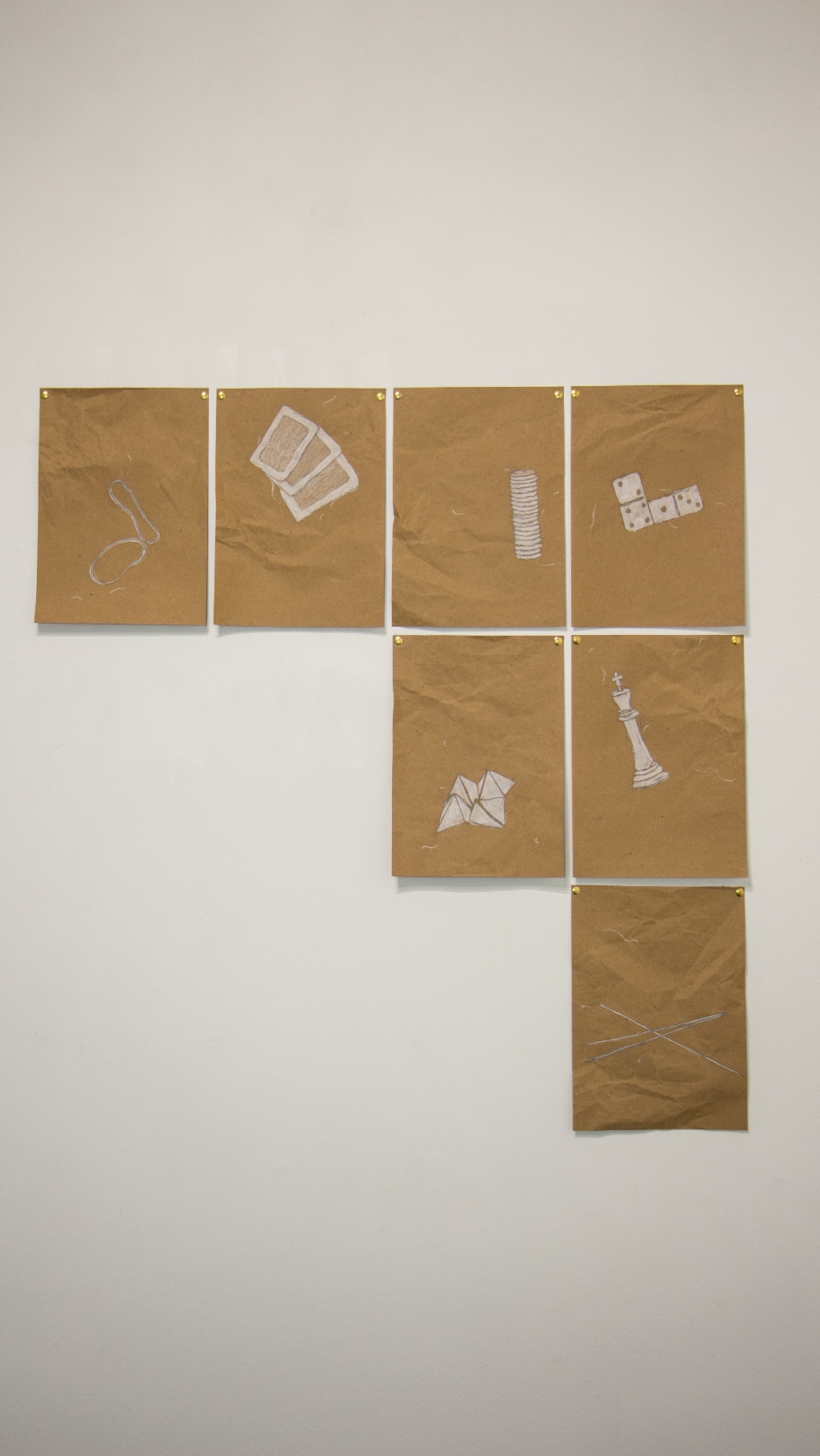 Exposição Corpo vencido, de Júnior Suci.