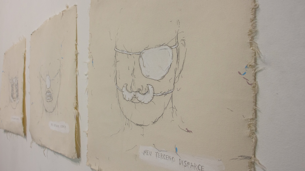 Exposição Corpo vencido, de Júnior Suci.