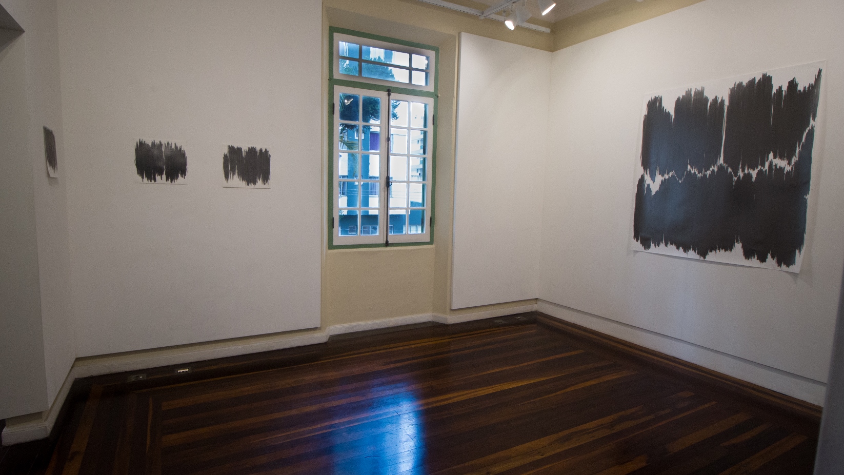 Exposição Olhar o desenho, de Flávia Duzzo.