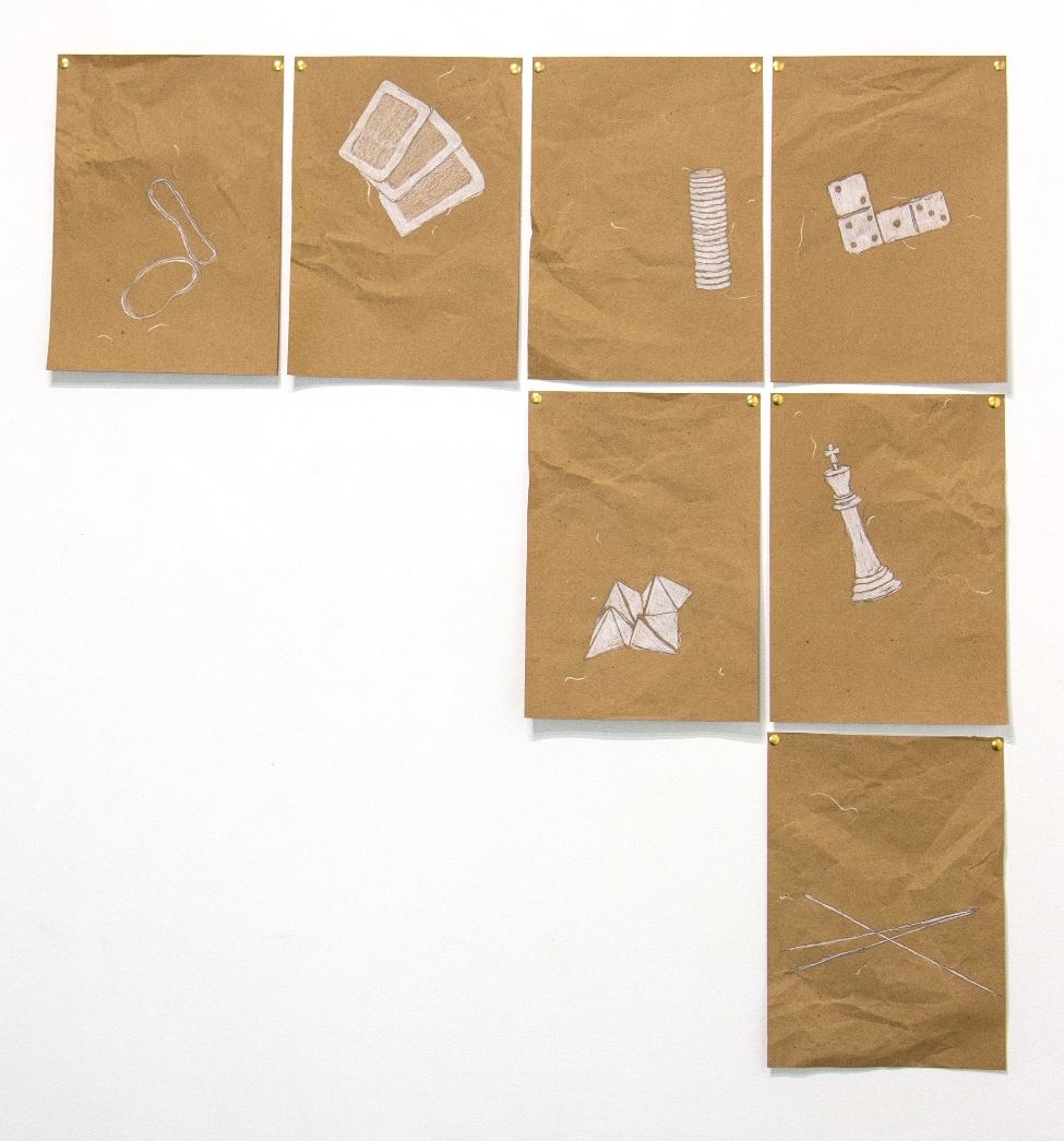 Jogo perdido I a VII, 2018. Grafite e lápis de cor sobre papel craft amassado, 21x 20cm.