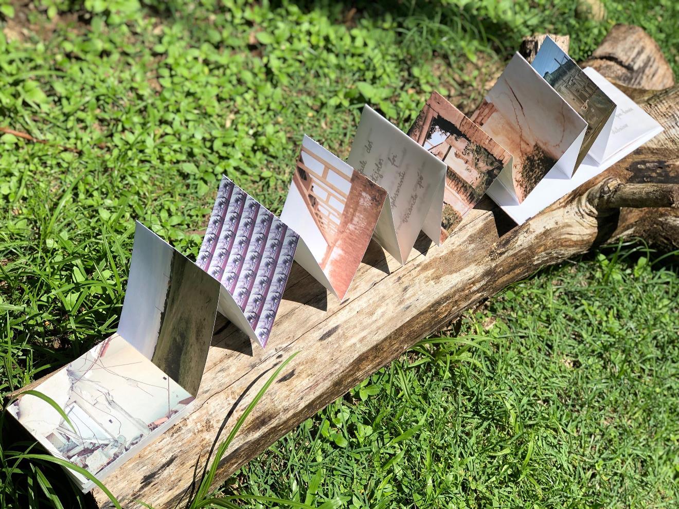 Modos de habitar diário de percurso, 2019. Livro de artista pela Editora Caseira, 15x15cm (fechado), 15cmX 345cm (aberto).