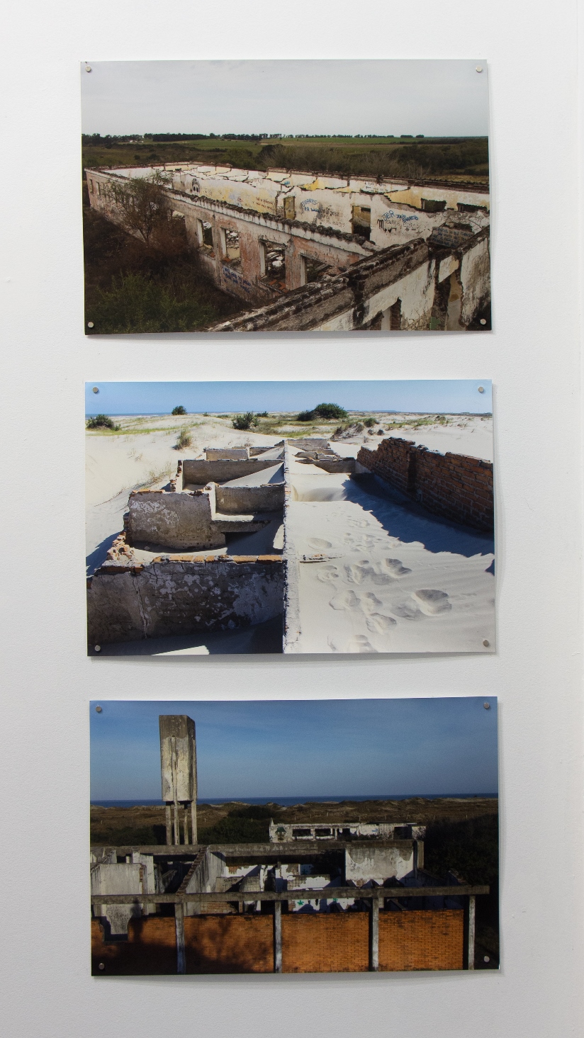 Paisagem horizonte (pedra semente), 2019. Fotografias em papel matte, dimensões variadas.