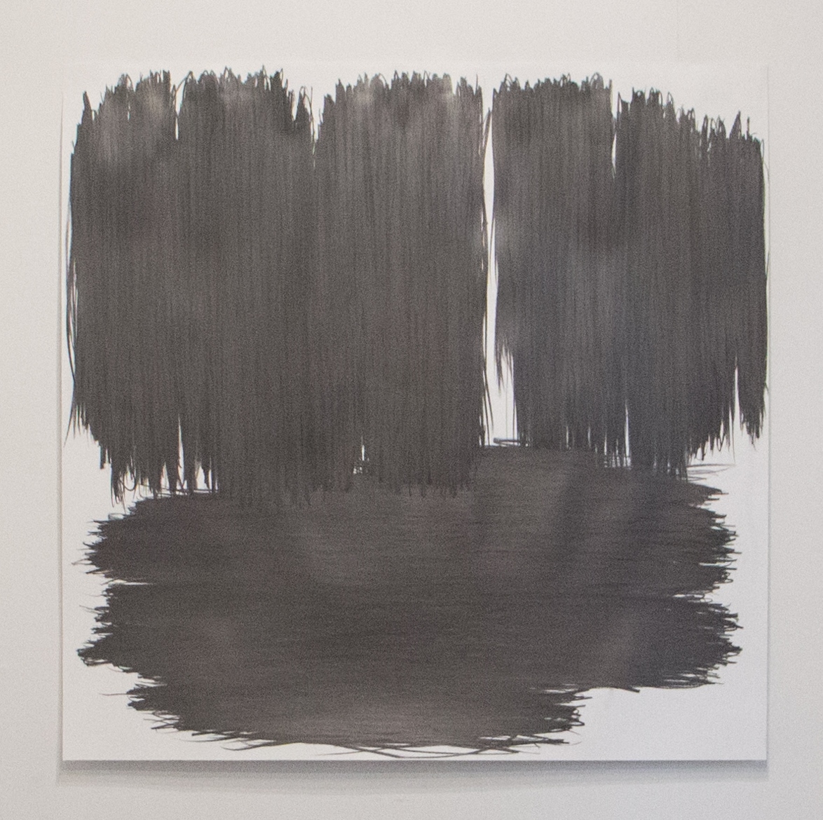 Sem título VI, 2017. Barra de grafite sobre papel, 110x105cm.