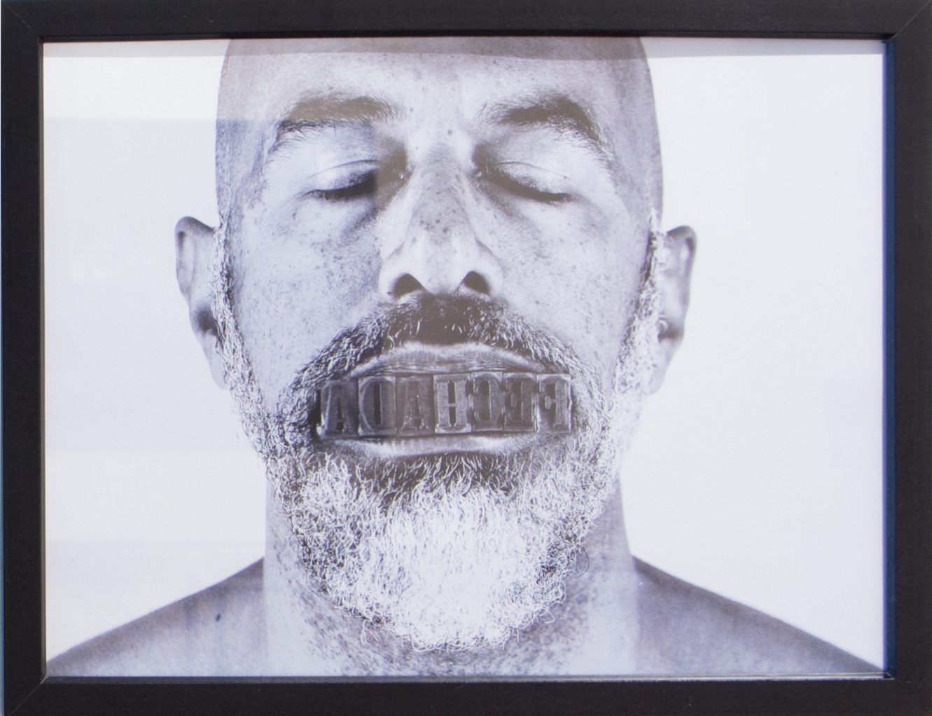 Série Palavras Tomadas - FECHADA, 2018. Fotografia, 1 de 50, 30x40cm.