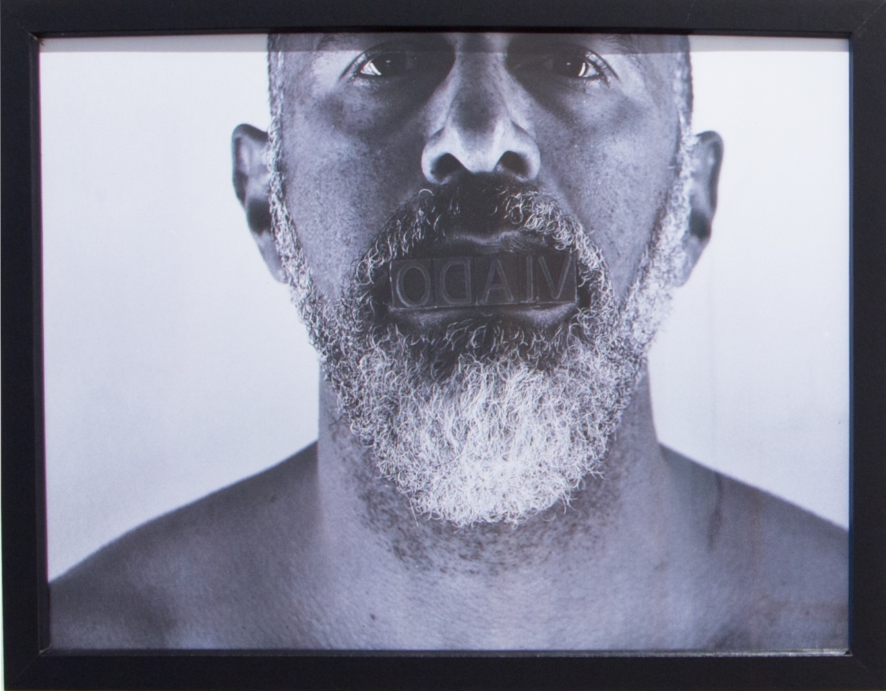 Série Palavras Tomadas - VIADO, 2018. Fotografia, 1 de 50, 30x40cm.