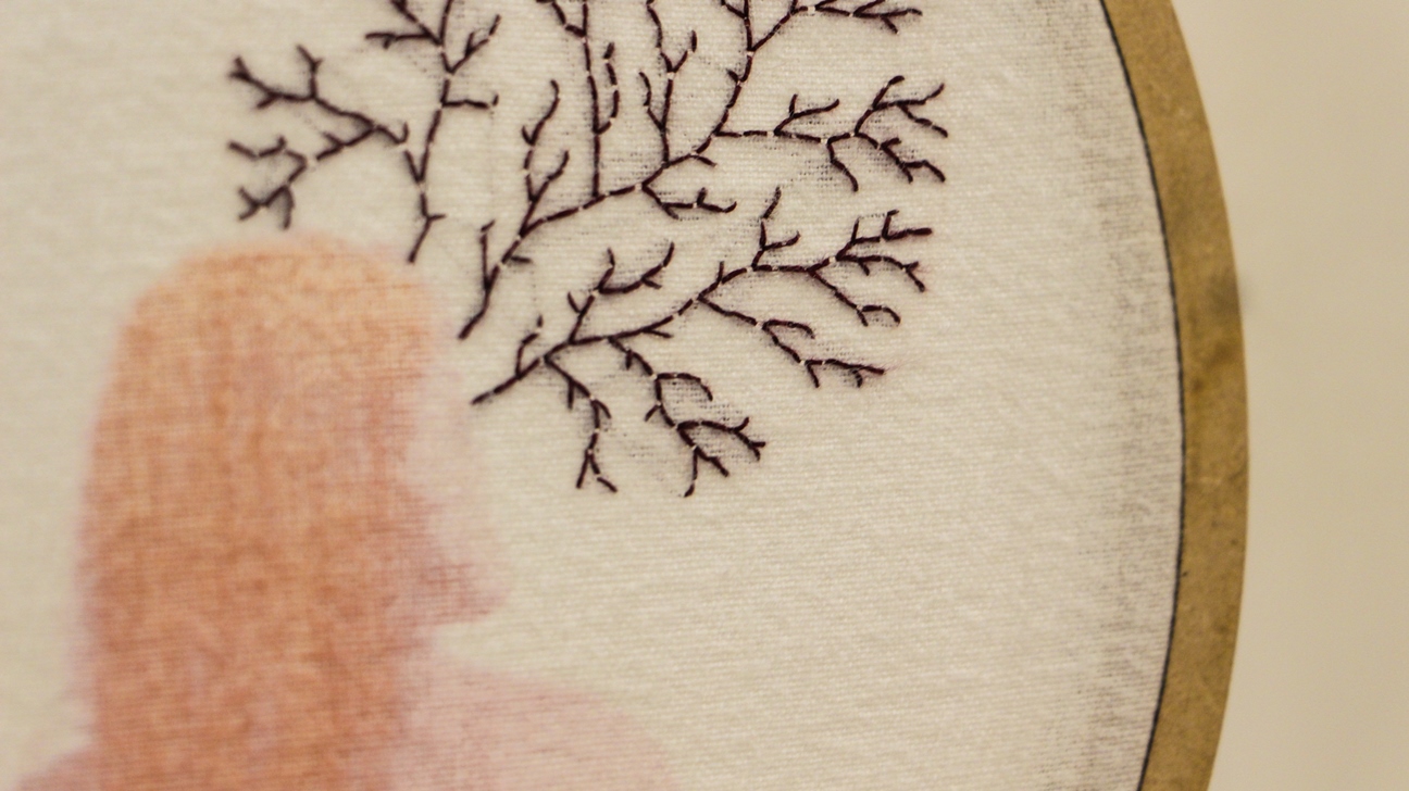 Exposição Avessos de nós, de Marina de Aguiar.